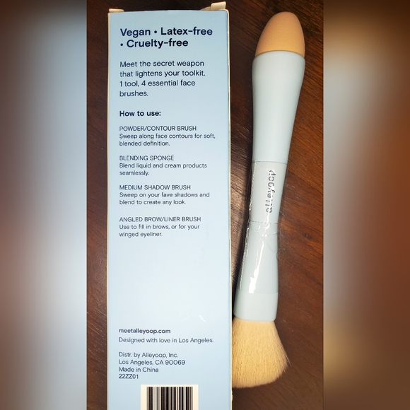 5/75$ ALLEYOOPMulti-Tasker: Makeup Brush - 4 in 1 - Picture 4 of 9